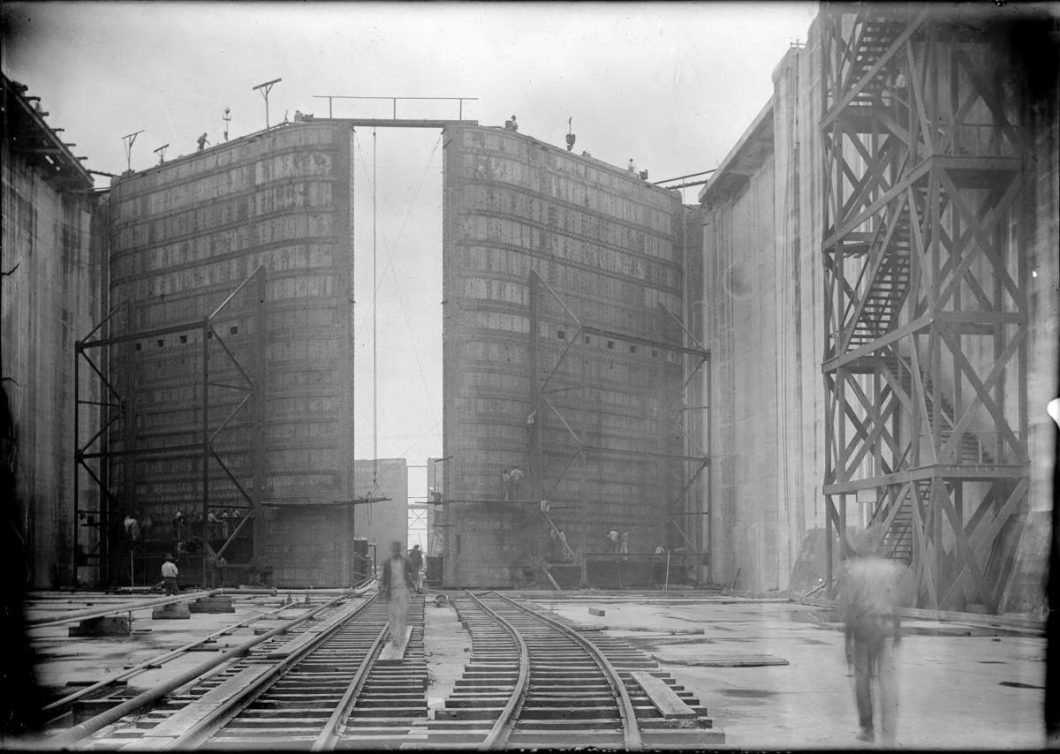 Construcción esclusa canal de Panama